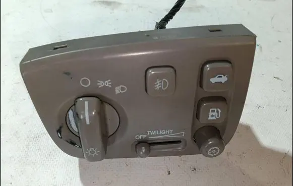 Cadillac DeVille Headlight level height control switch 25680174 9300B