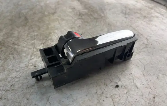 Toyota Corolla Verso E121 Front door interior handle