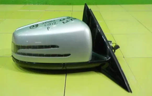 Mercedes-Benz E W212 Front door electric wing mirror A2128100216 XP262