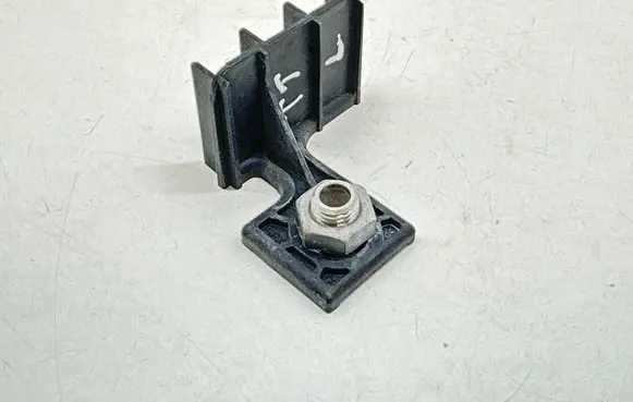 Audi TT TTS Mk2 Headlight/headlamp mounting bracket 8J0805637