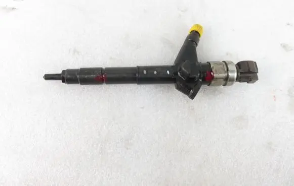 Nissan Primera Fuel injector AW4 AW400
