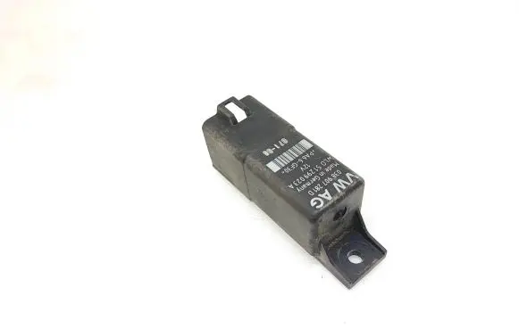 Volkswagen Caddy Glow plug pre-heat relay 038907281D 51299023A