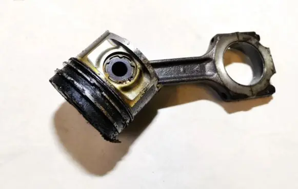 Lancia Lybra Piston with connecting rod