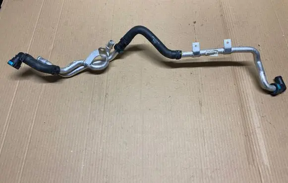 Land Rover Range Rover Sport L494 Engine coolant pipe/hose CPLA18B402AC