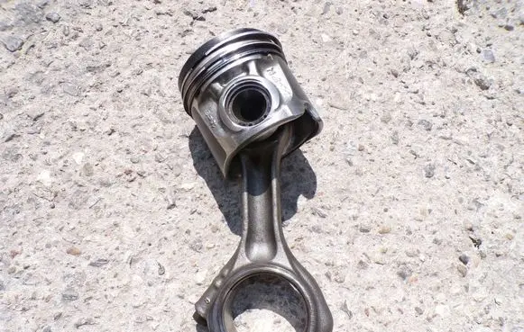 Piston with connecting rod
