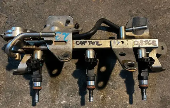 Dacia Sandero Fuel main line pipe 166008740R