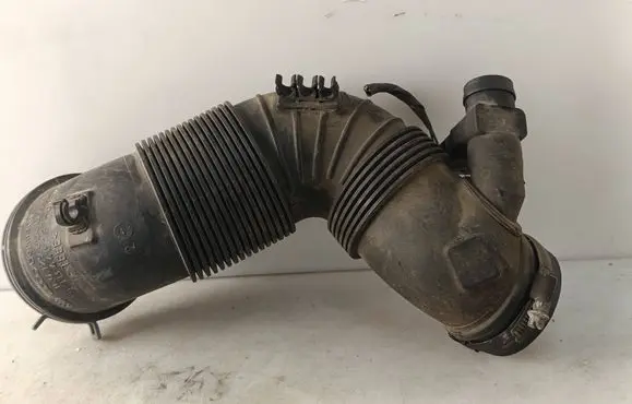 Volkswagen PASSAT B7 Air intake hose/pipe 3C0129654Q