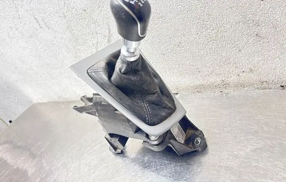 Ford Focus Gear shifter/selector BV6R7C453DAC