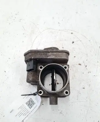 Volkswagen Golf IV Throttle valve 038128063C