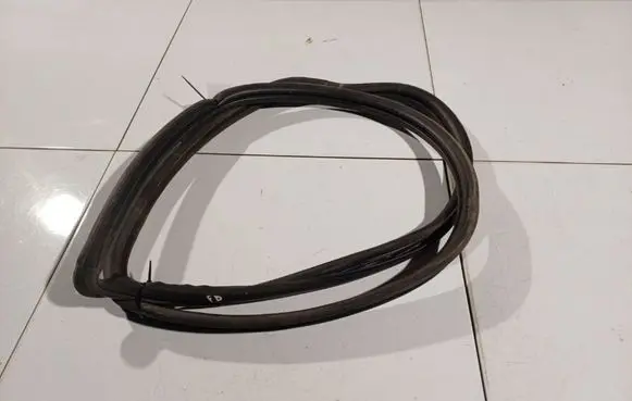 Volvo S70 V70 V70 XC Rubber seal front coupe door 