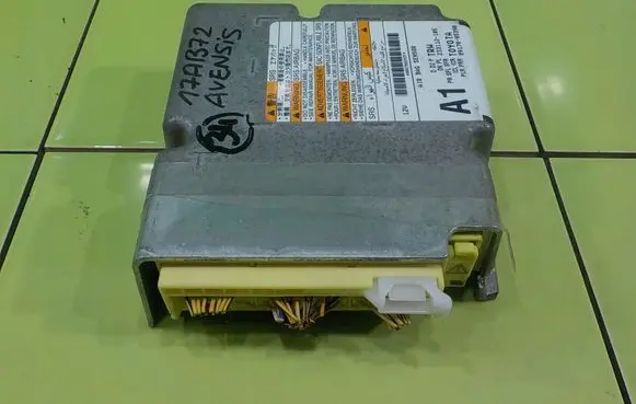 Toyota Avensis T270 Airbag control unit/module 233112105