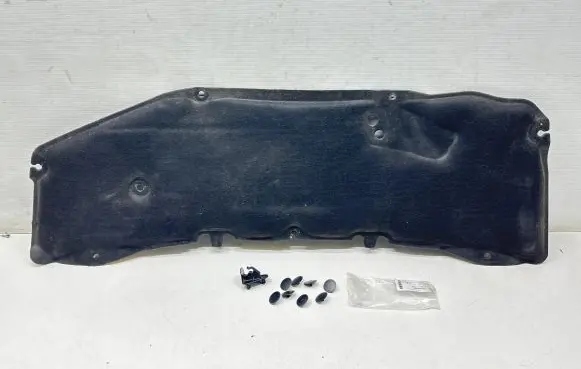 Engine bonnet/hood sound/heat insulation