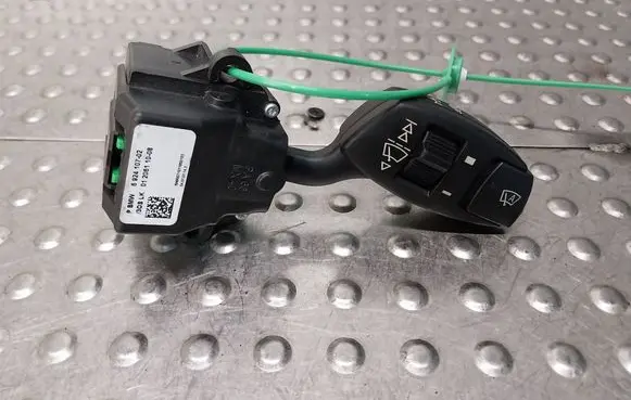 BMW 5 E60 E61 Wiper control stalk 6924107