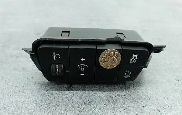 KIA Stonic ESP (stability program) switch 84757H8AA0