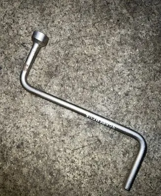 BMW 5 E39 Wheel nut wrench 71121179953