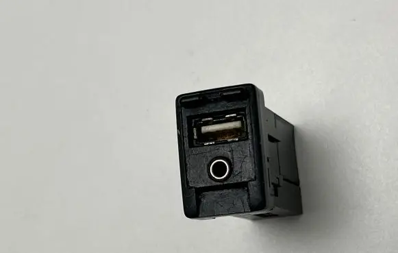 Toyota Prius (XW50) USB socket connector 8619042040 FA134342A CALS02H0AJ