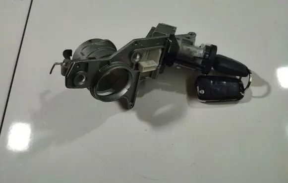Opel Astra H Ignition lock 03282348