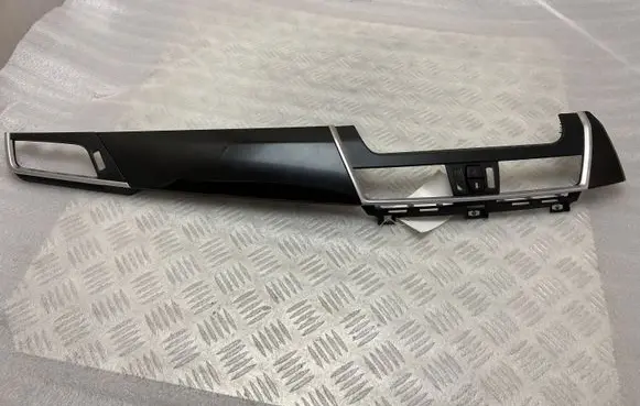 BMW 2 F46 Dashboard center trim panel 9319883