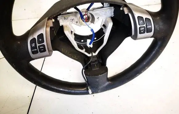 Suzuki Swift I Steering wheel buttons/switches 