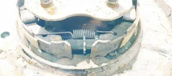 Nissan Leaf I (ZE0) Handbrake/parking brake pads 