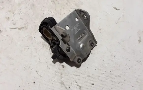 BMW 5 F10 F11 Radiator mount bracket