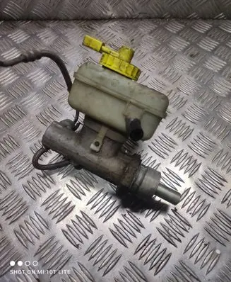 Master brake cylinder