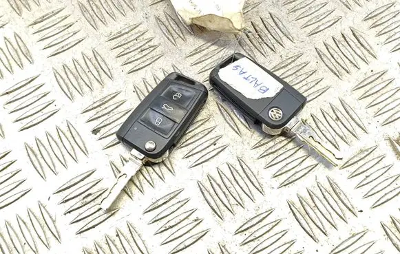 Volkswagen Golf VII Ignition key/card 