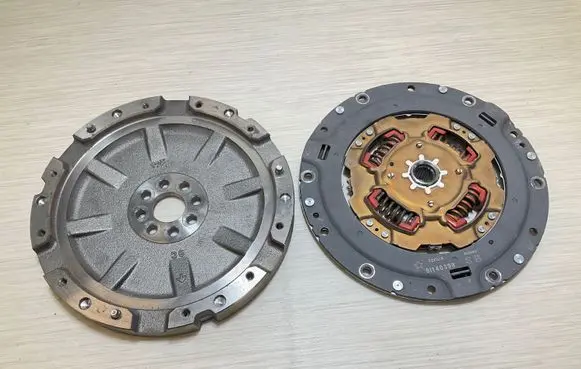 Toyota Auris E210 Clutch set kit 81140398