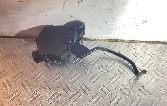 Lexus RX 450H Accelerator throttle pedal bracket 7811048111