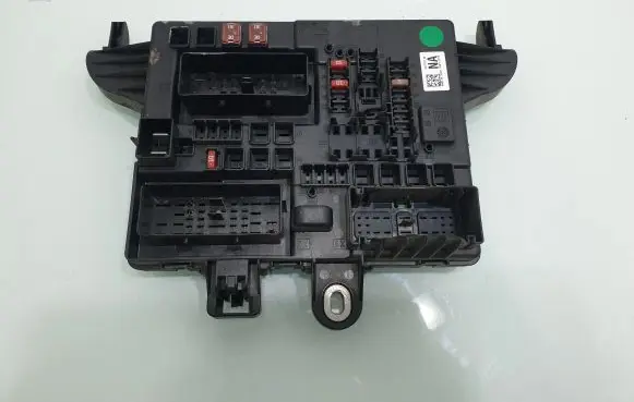 Opel Insignia A Fuse module 1327731705