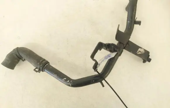 Volkswagen PASSAT B5 Engine coolant pipe/hose