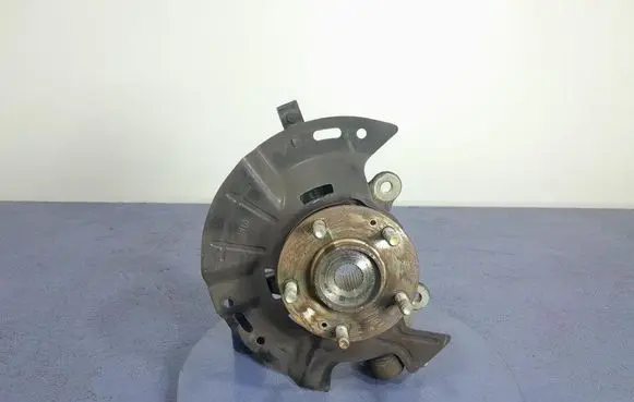 Hyundai i30 Front wheel hub spindle knuckle 