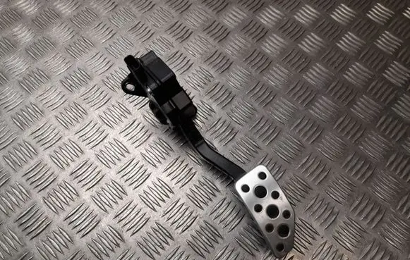 Subaru XV II Accelerator throttle pedal 36010FL031