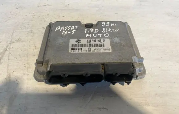 Volkswagen PASSAT B5 Engine control unit/module 038906018GA 28SA4066 0281010170