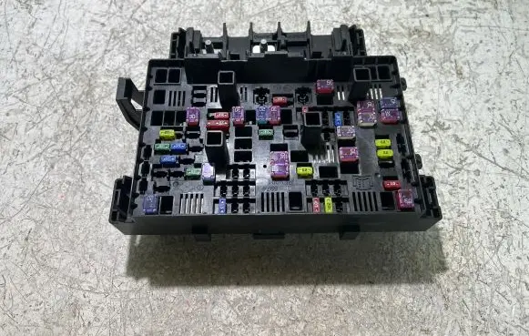 Jeep Grand Cherokee WL Fuse module 68460093AC 09932422105
