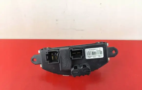 Volkswagen PASSAT B6 Heater blower motor/fan resistor 5Q0907521C