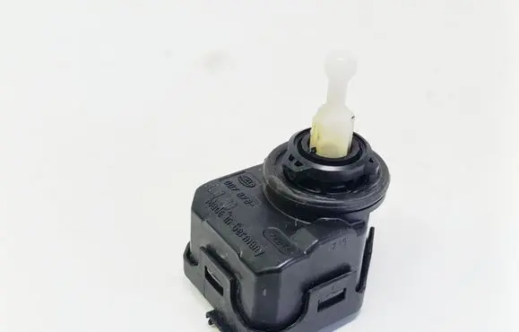 Volkswagen Golf IV Headlight level adjustment motor 1J0941295C