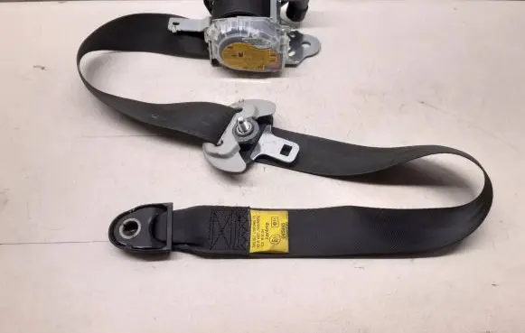 Hyundai i30 Front seatbelt 88810202L700 3533 FR3289