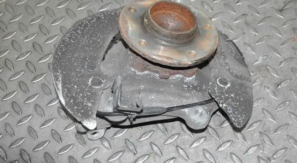 Front wheel hub