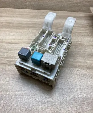 Toyota Prius (XW20) Fuse module 8273047290 701245338