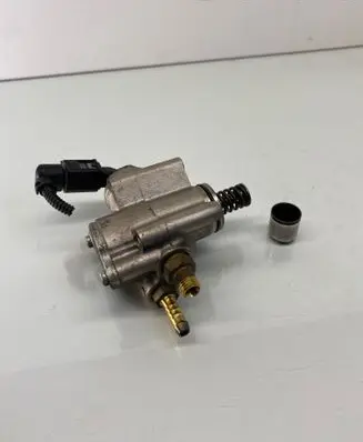 Audi A3 S3 8P Fuel injection high pressure pump 03C127025R