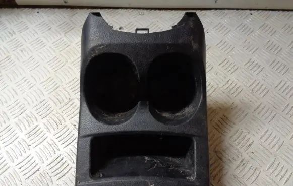 Cup holder front
