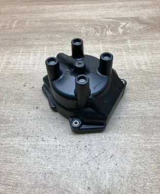 Nissan Bluebird Spark distributor cap 
