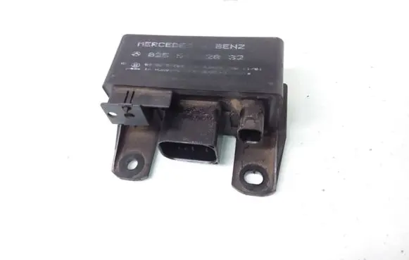 Mercedes-Benz C W203 Glow plug pre-heat relay