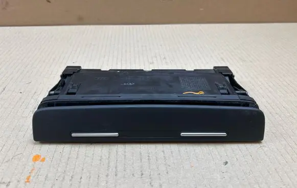 Seat Exeo (3R) Dashboard storage box/compartment 8H0857058F