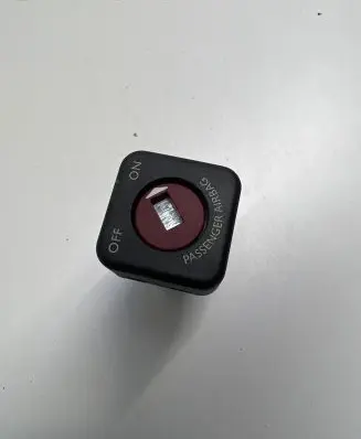 Passenger airbag on/off switch