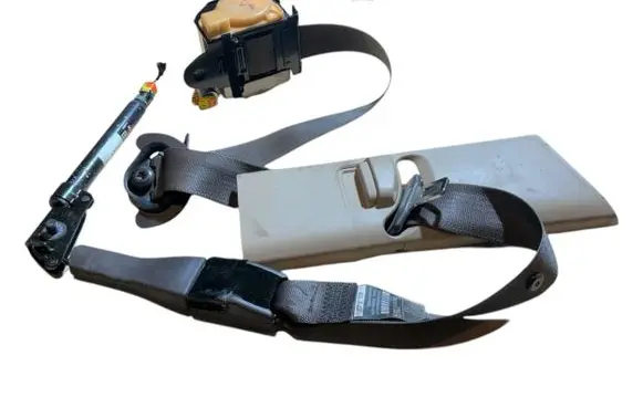 Opel Mokka Front seatbelt D6Q2DA 95301338 0641374