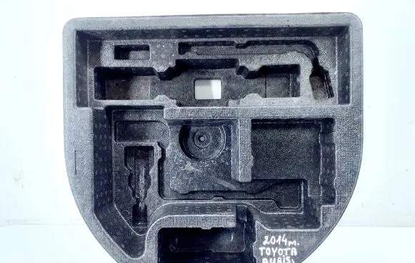 Toyota Auris E180 Other trunk/boot trim element 6477702240