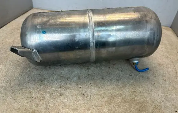 Audi Q7 4L Air suspension tank/reservoir 7L8616202A 15158000252 A023710