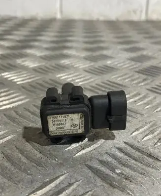 Audi A4 S4 B7 8E 8H Air pressure sensor 7700111957